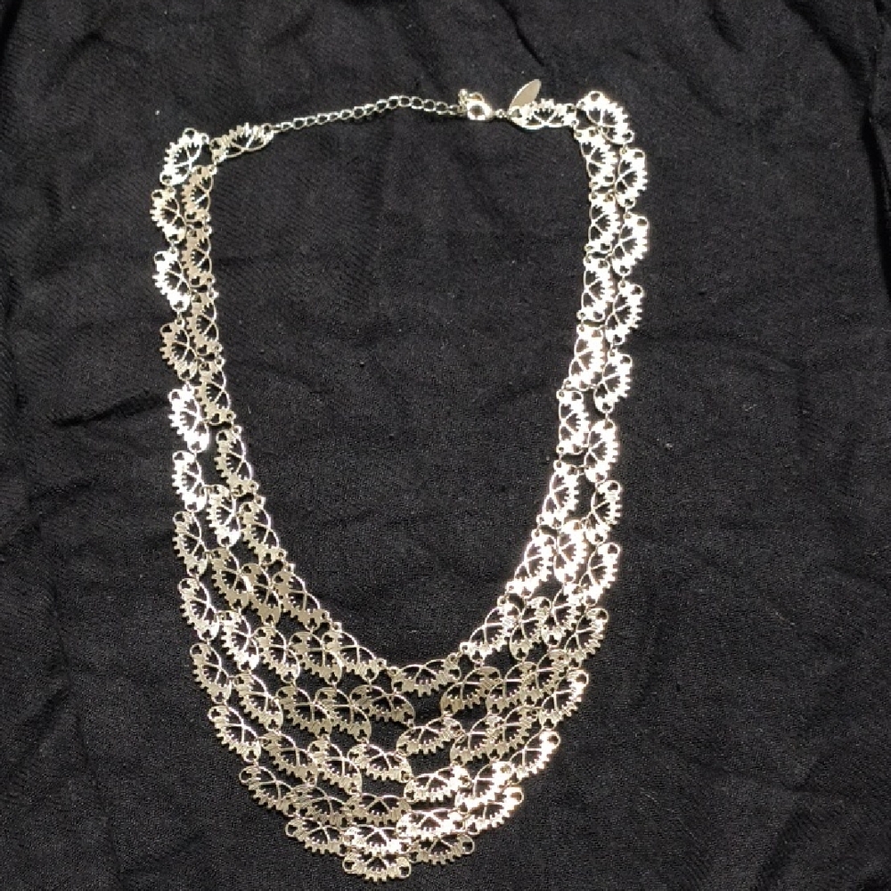 Elegant Silver Floral Necklace